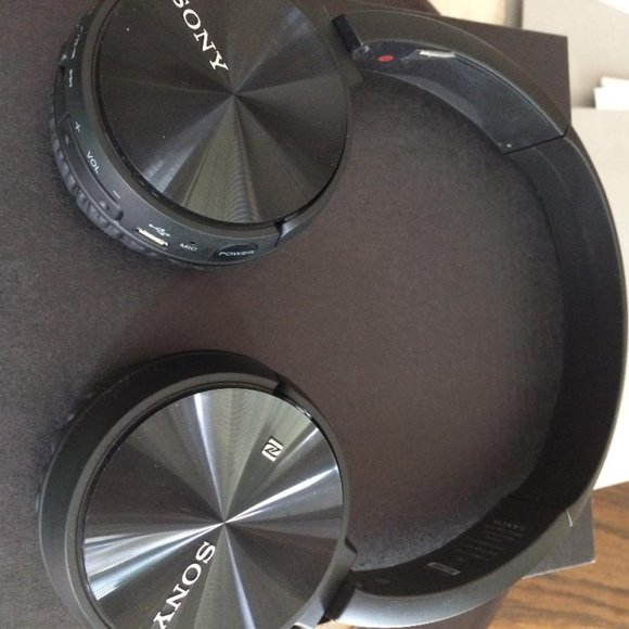 Sony headset - Picture 1 of 2